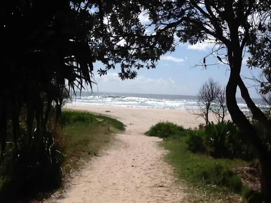 Ballina Beachside Retreat 3 Min Walk Onto Beach contacts